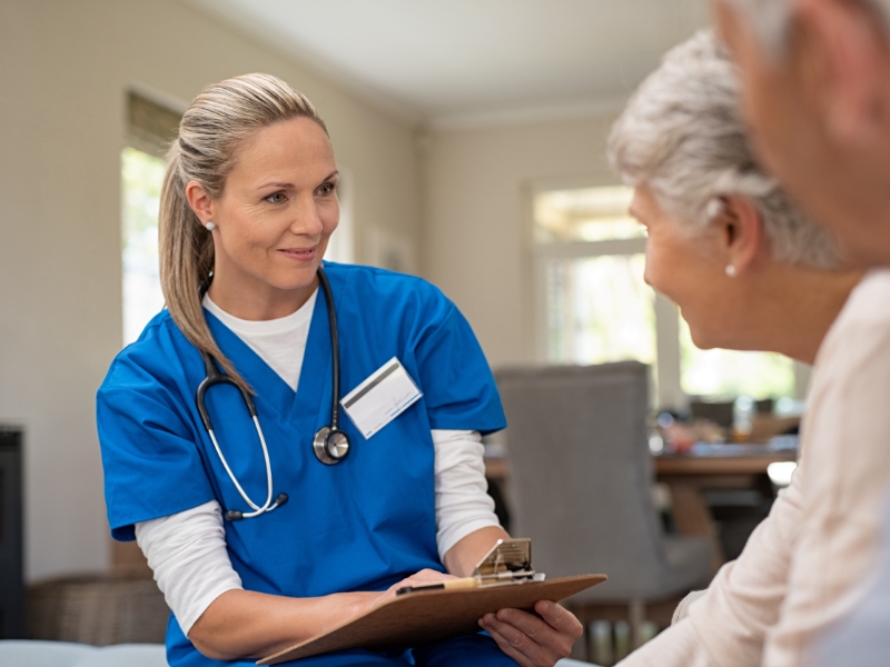 nurse visitin elderly